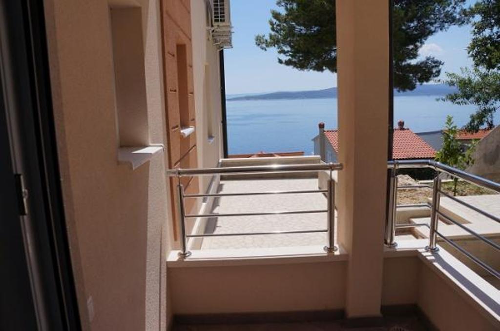 Apartments Karlo Baska Voda Bilik gambar